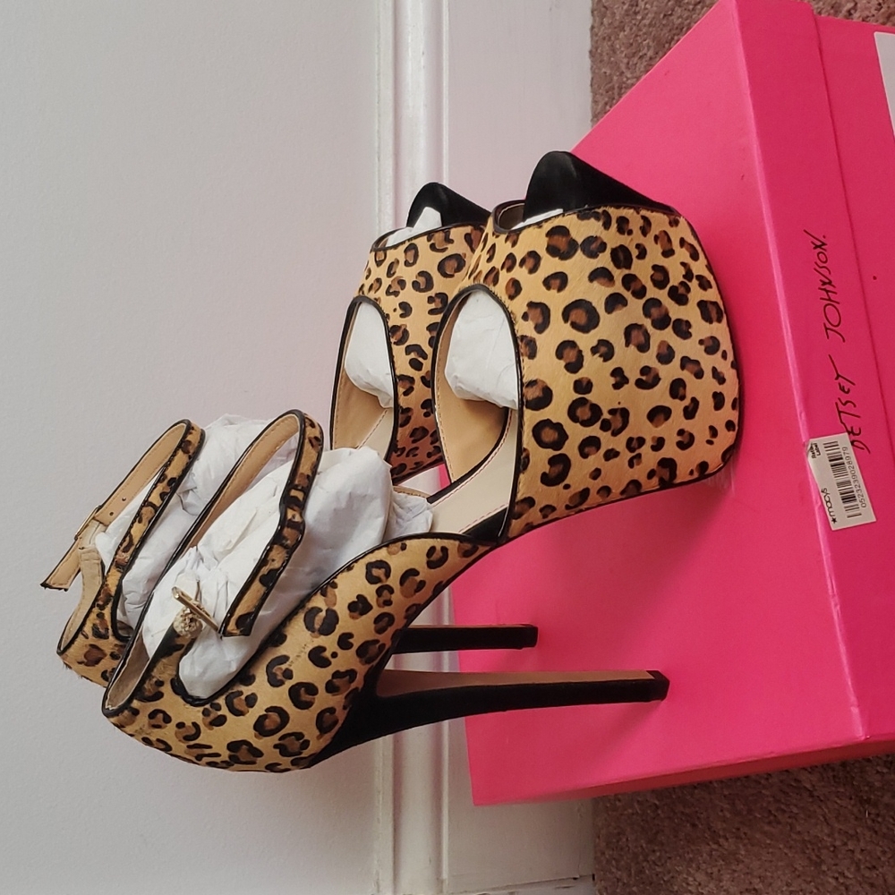 Betsy Johnson platform heels - Picture 2 of 9